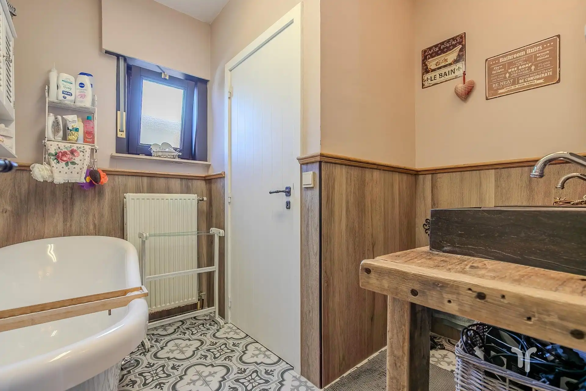 Zeer verzorgde, instapklare, volledig gerenoveerde open bebouwing met 5 slaapkamers. foto 10