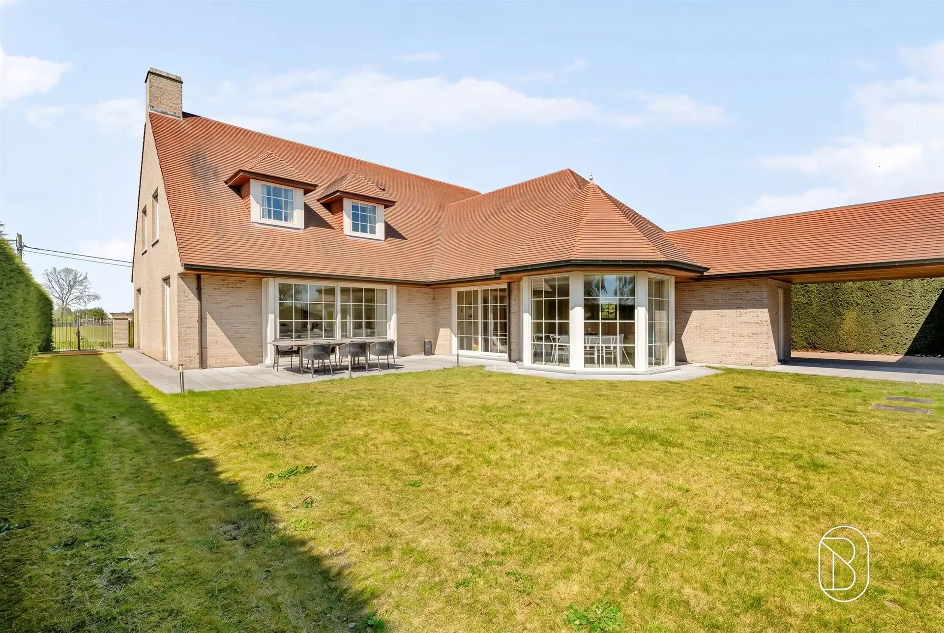 Perfect onderhouden grote villa op 3000m2. foto 2