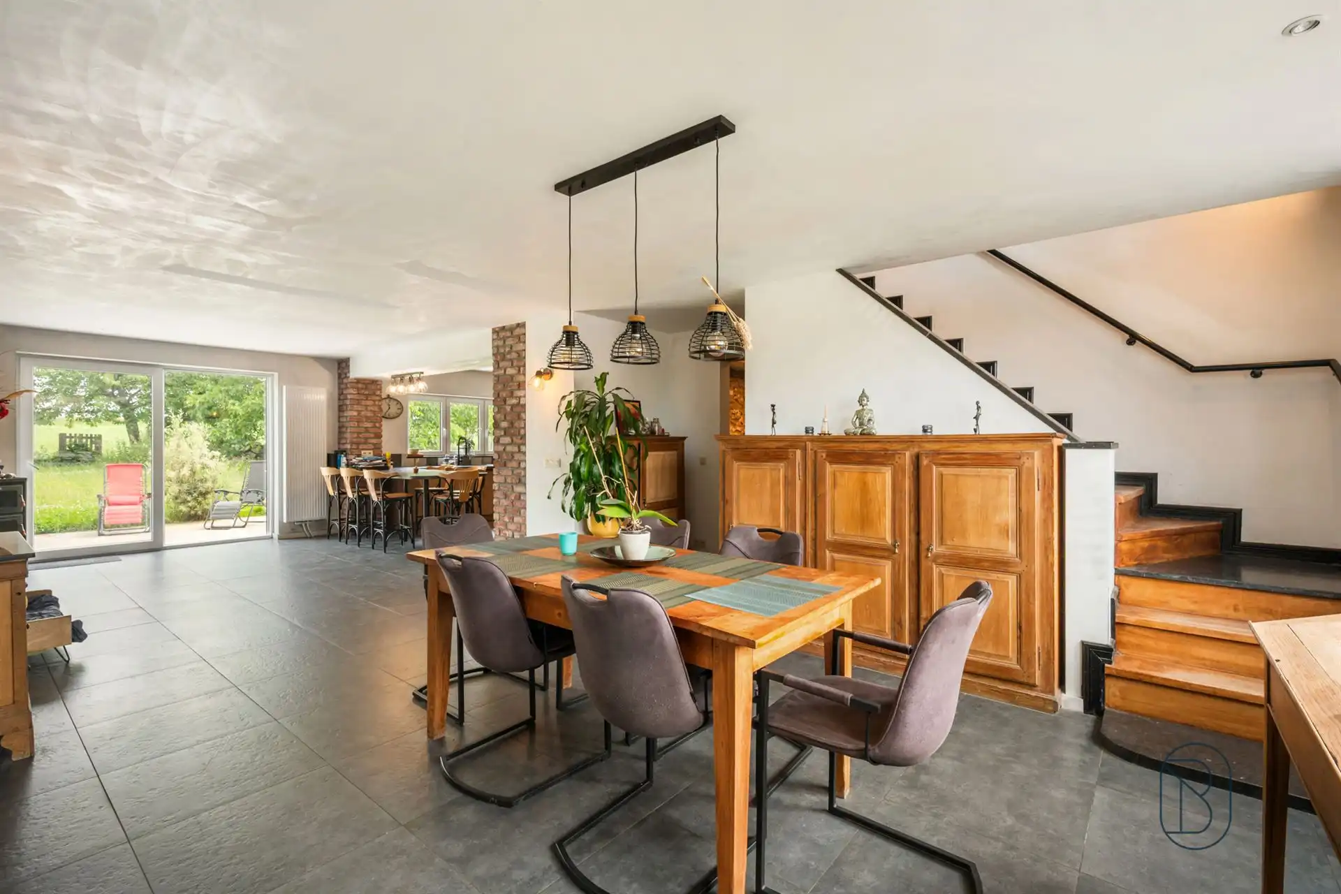 Ruime en energiezuinige woning met studio en tuin in Gaurain foto 3