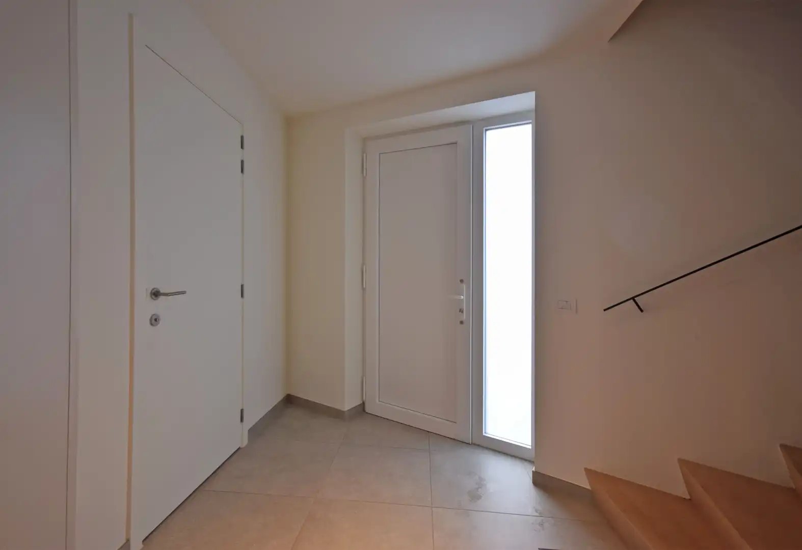 WONING MET 2 SLAAPKAMERS EN AANGRENZENDE GARAGE foto 3