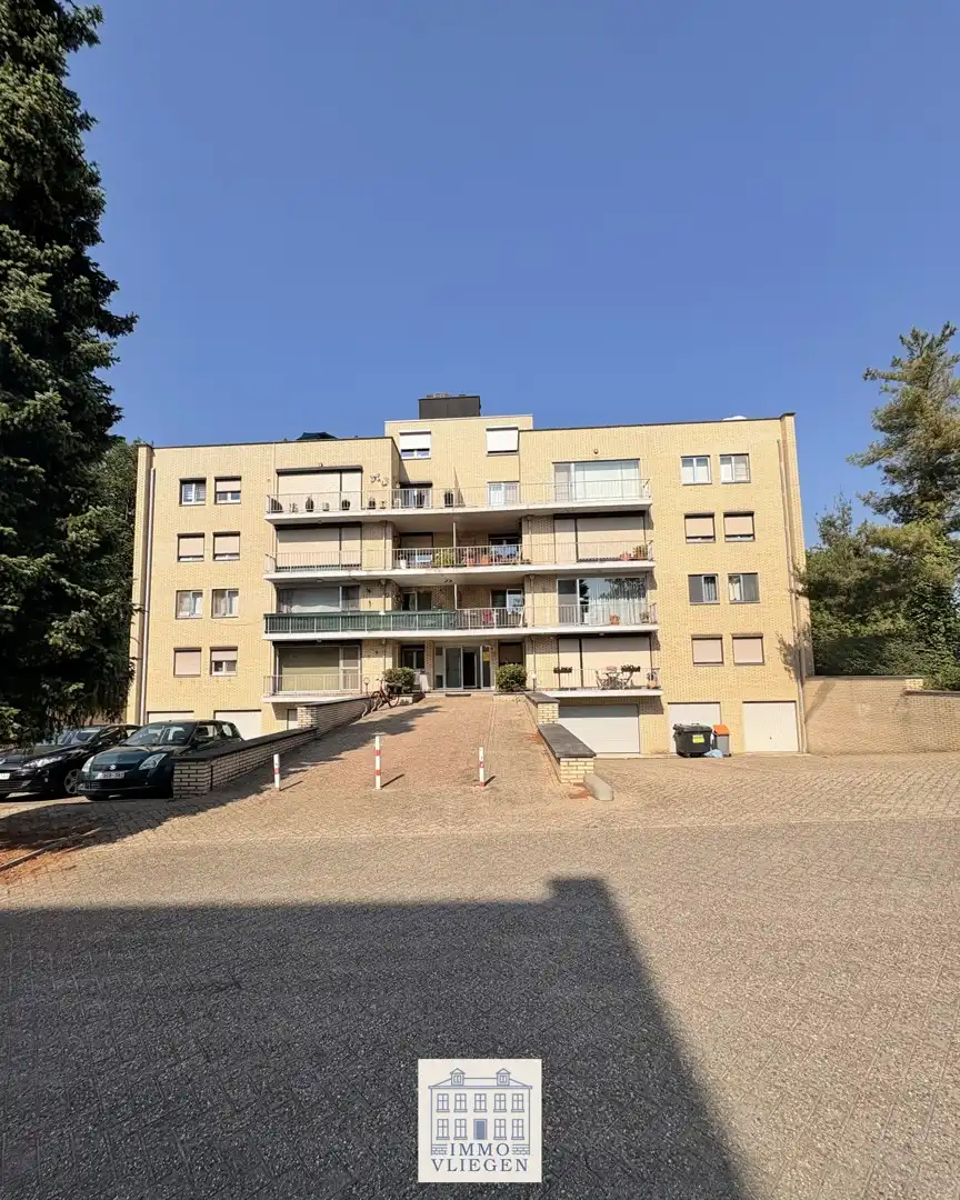 Tweeslaapkamerappartement met terras en autostaanplaats in Maasmechelen foto 2
