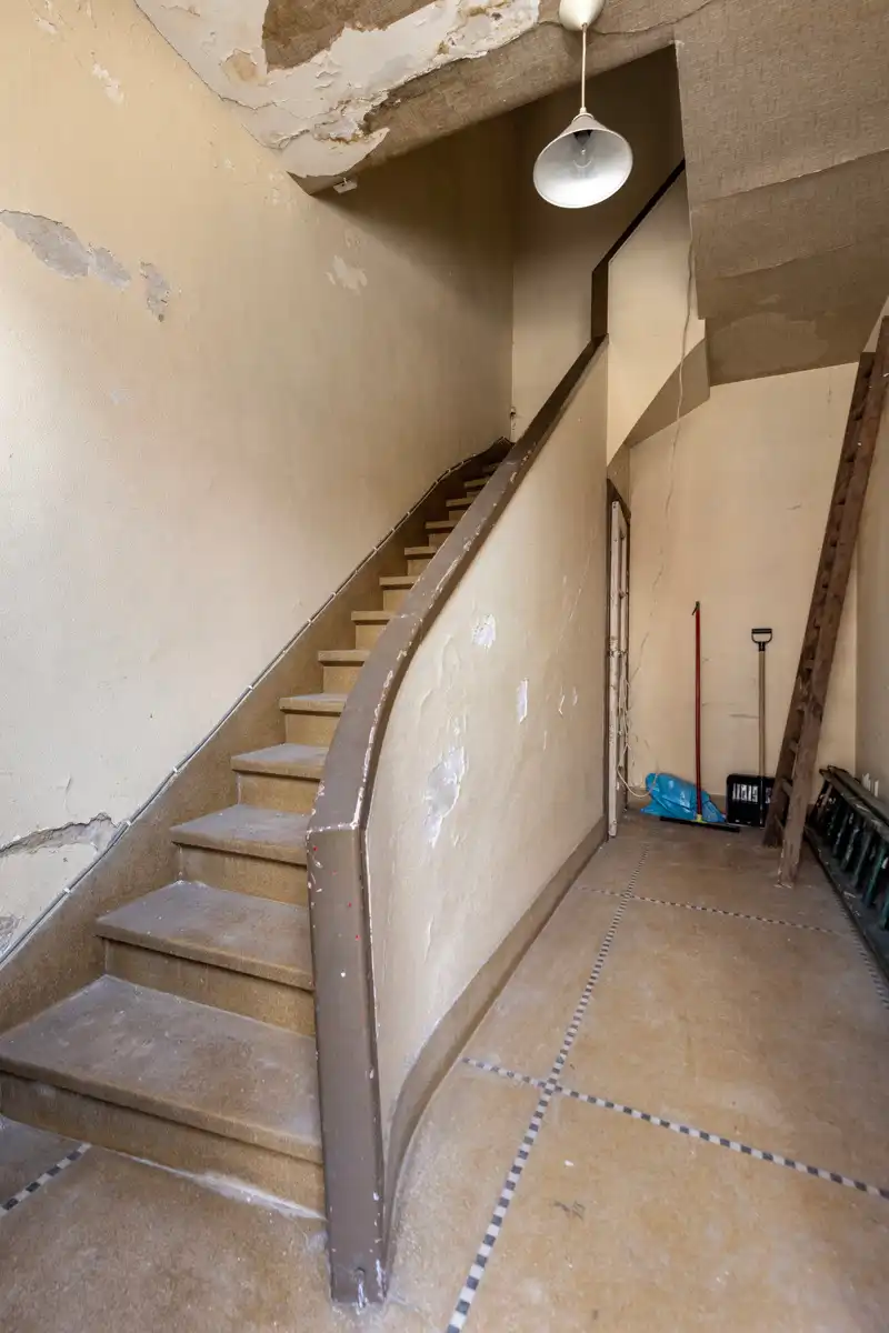 Te renoveren woning/handelspand met veel potentieel. foto 9