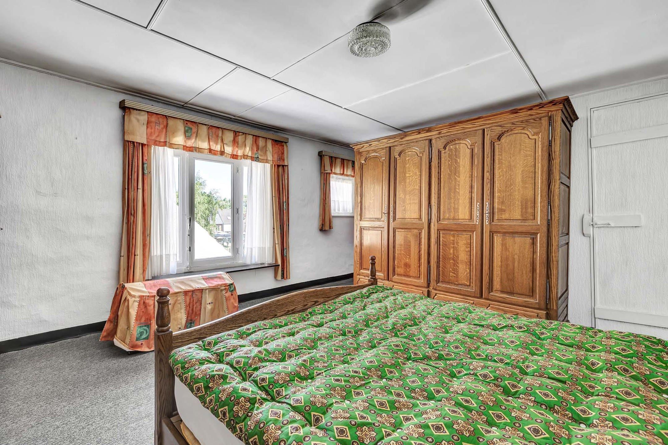 Te renoveren woning met naastliggende grond foto 12