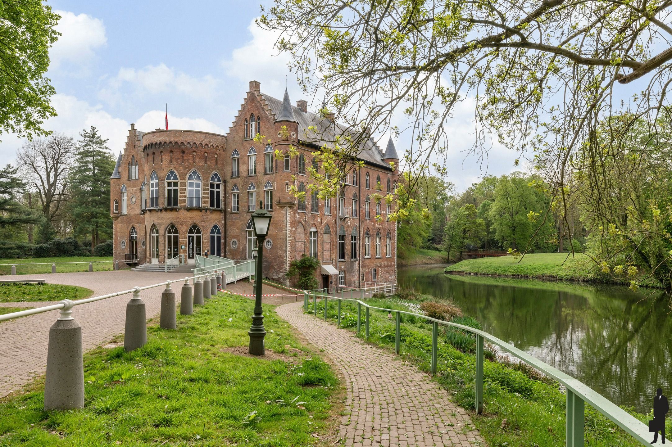 Uitzonderlijk kasteelhoeve in het park van Kasteel Wissekerke. foto 57