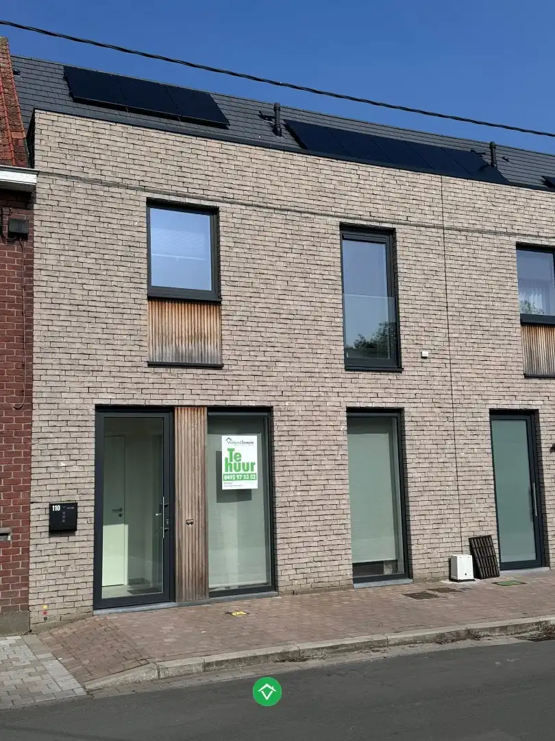 Recente nieuwbouwwoning met 3 slaapkamers te Torhout foto {{pictureIndex}}