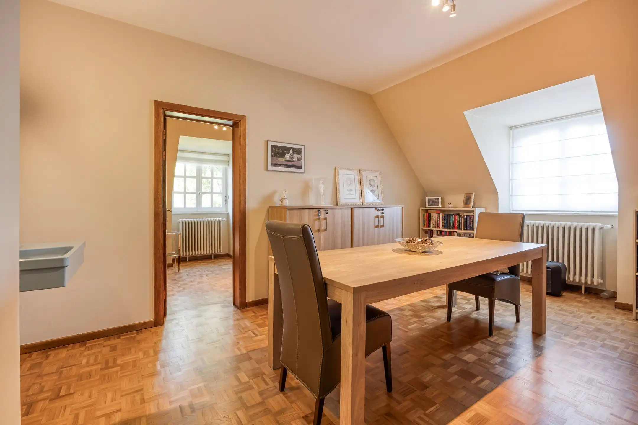 Karaktervolle villa: verwarmd zwembad & praktijkruimte foto 17