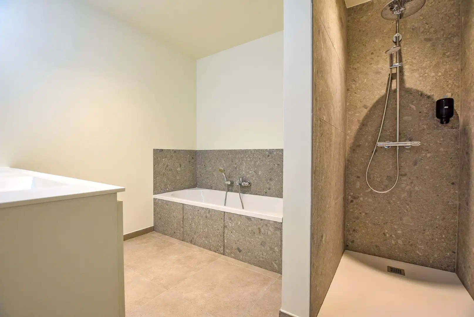 Ruim 2-slaapkamerappartement (129m²) te Leke (Diksmuide).  foto 14