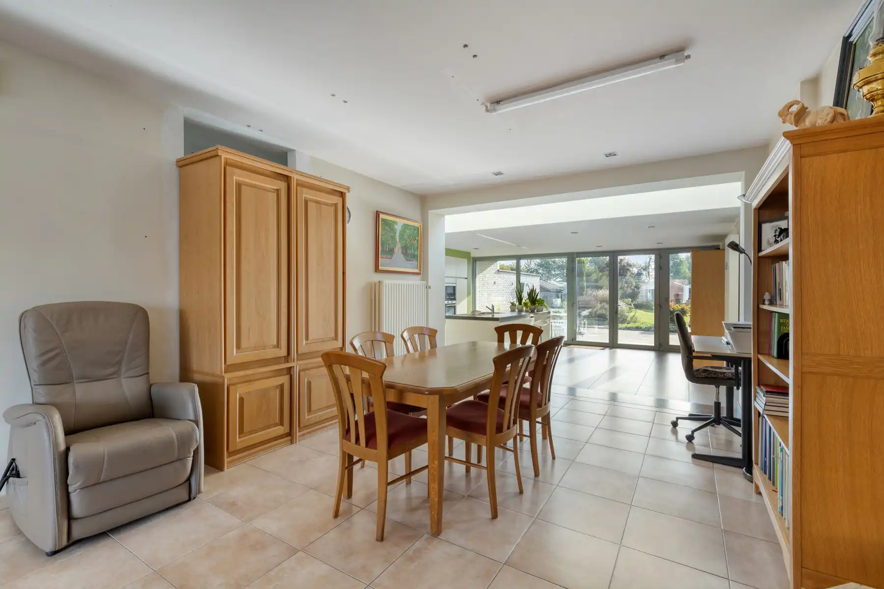 Solide halfopen bebouwing met 3 slaapkamers en garage foto 9