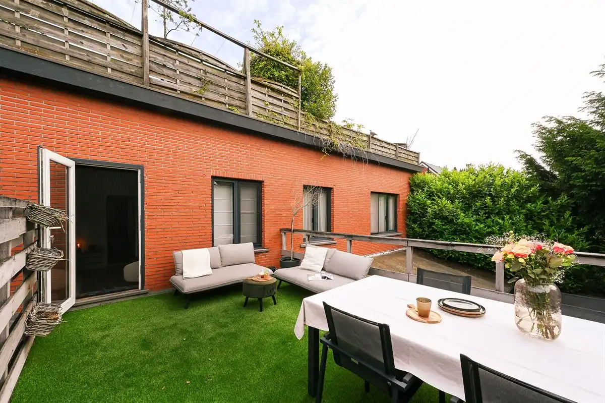 Mooi hoekappartement met garage foto 24