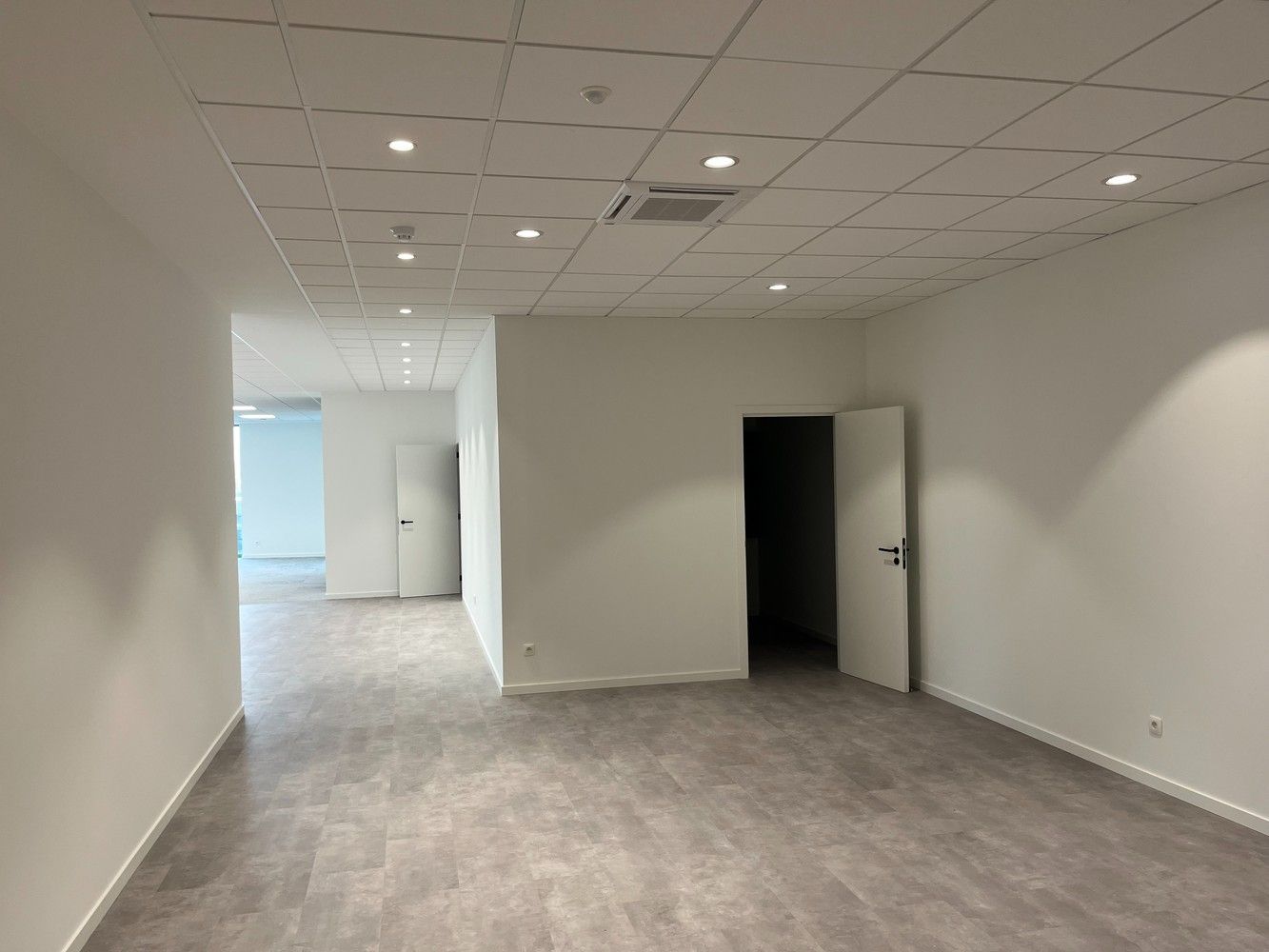 333m² nieuwbouw kantoren foto 9