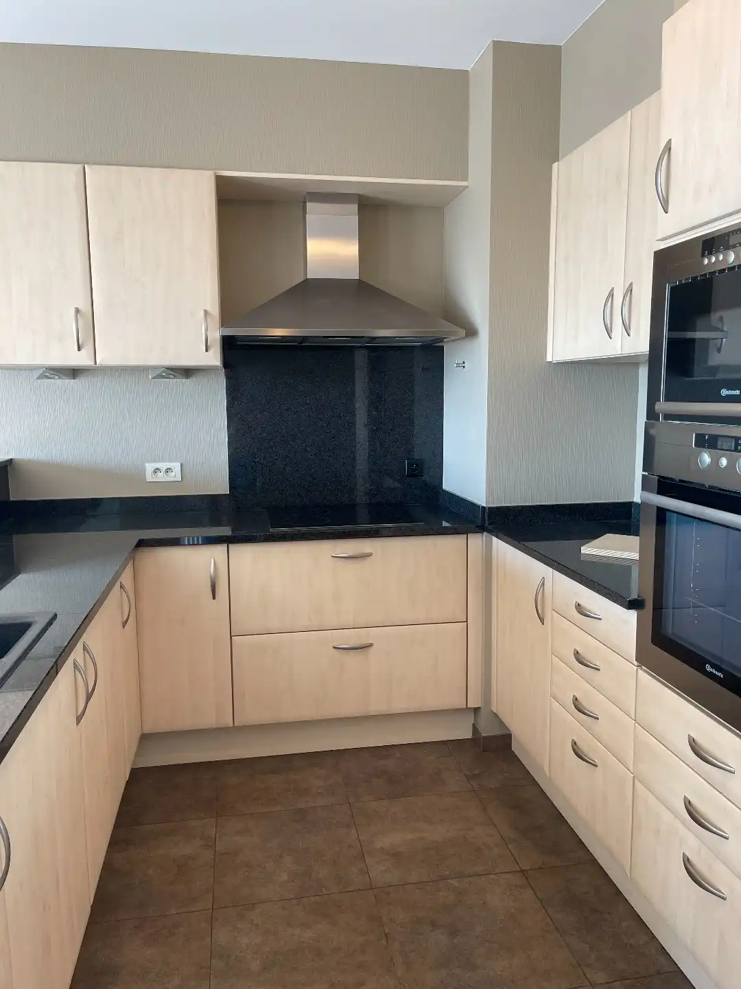 Ruim 2-slaapkamer appartement met garage in Kuurne foto 4