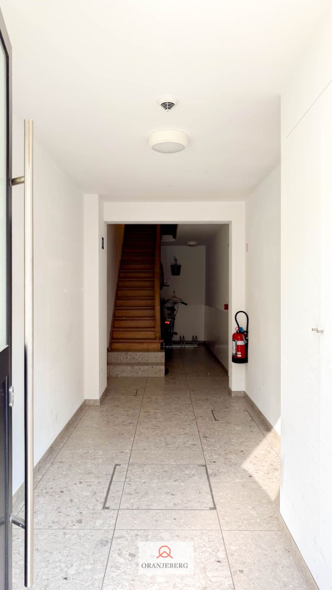 Lichtrijk en gerenoveerd 2 slpk appartement met terras foto 27