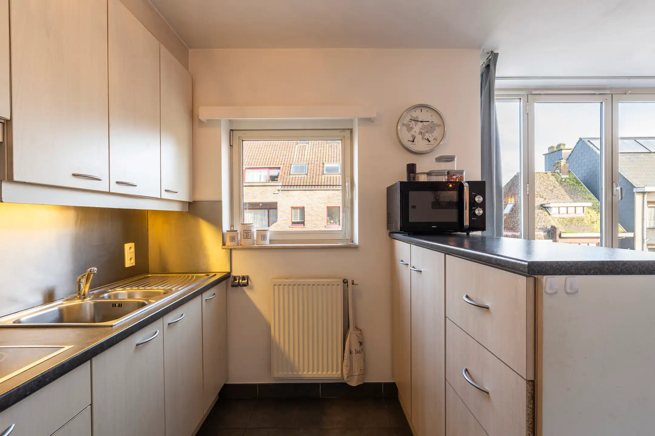 Uitstekend 2 slpk. appartement met kelderberging en private garage foto 8