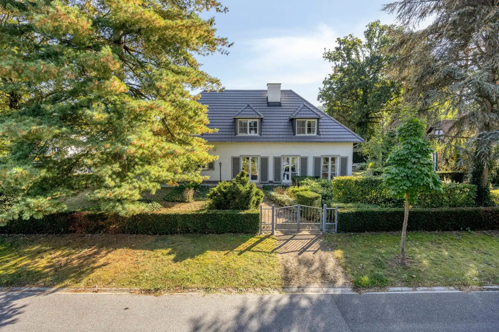 Prachtig gerenoveerde villa in de Zonnebos wijk foto 30