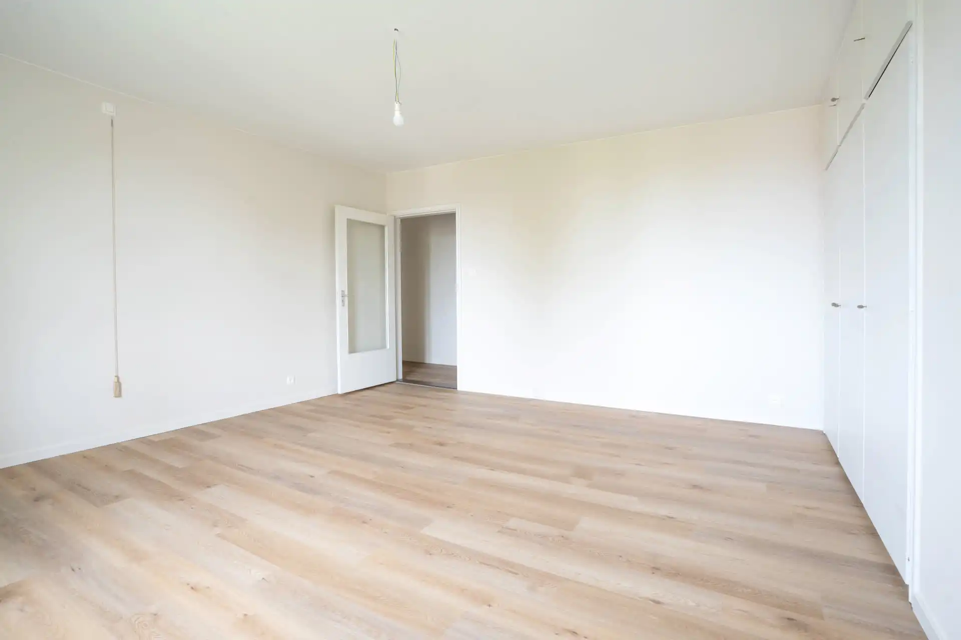 Licht en ruim hoekappartement met drie slaapkamers en garage foto 11