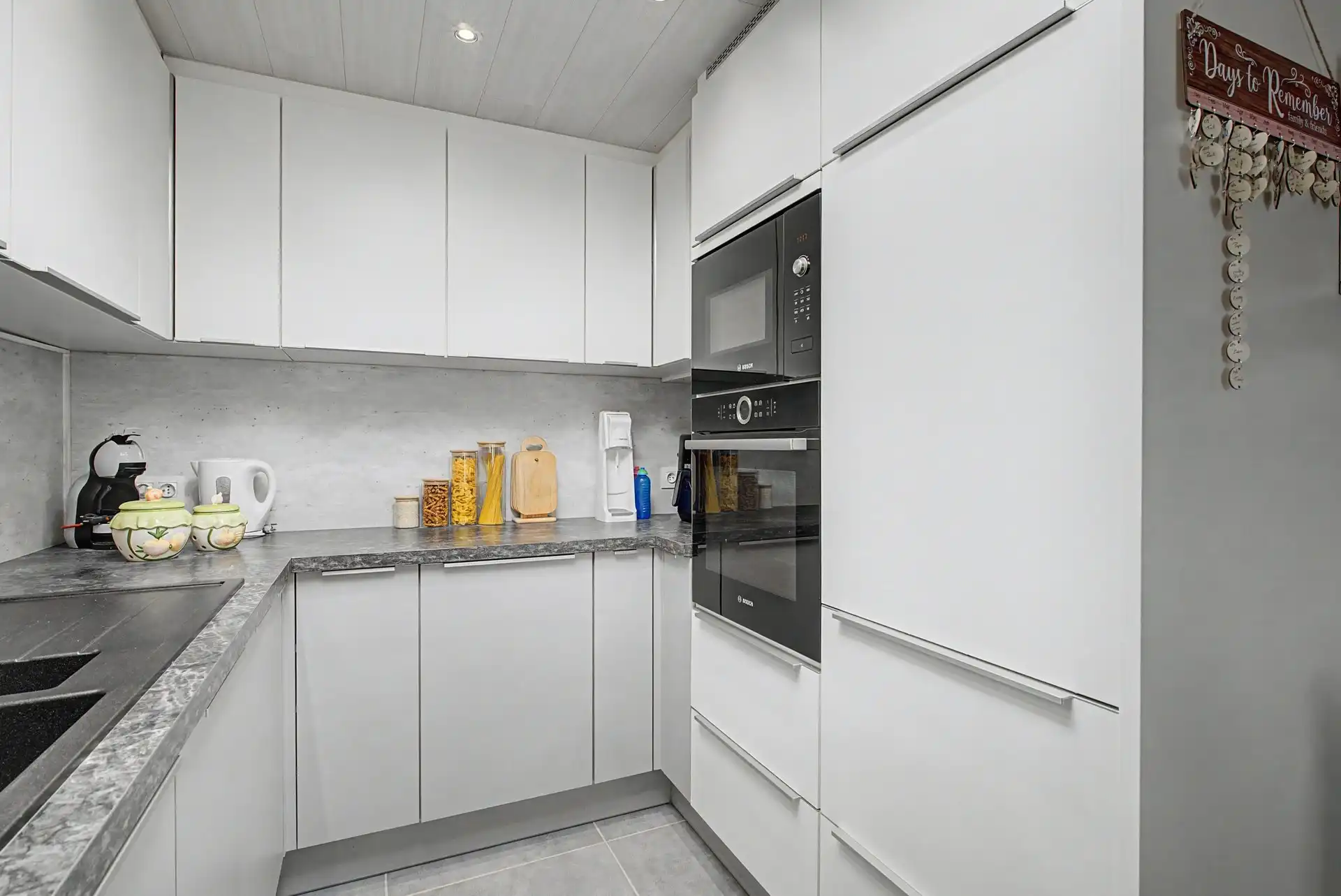 Instapklare halfopen bebouwing met 2 slaapkamers en garage nabij centrum Uitbergen foto 6