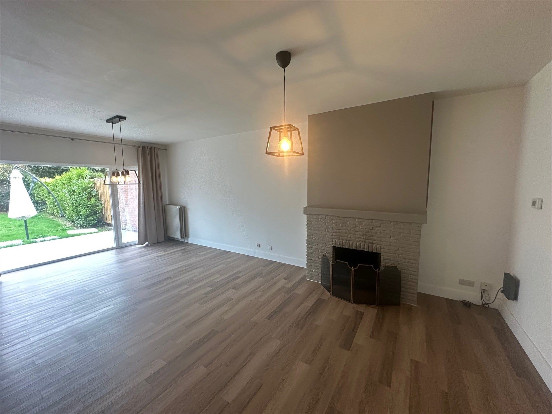 Ruime woning met 3 slaapkamers, garage en tuin foto 3