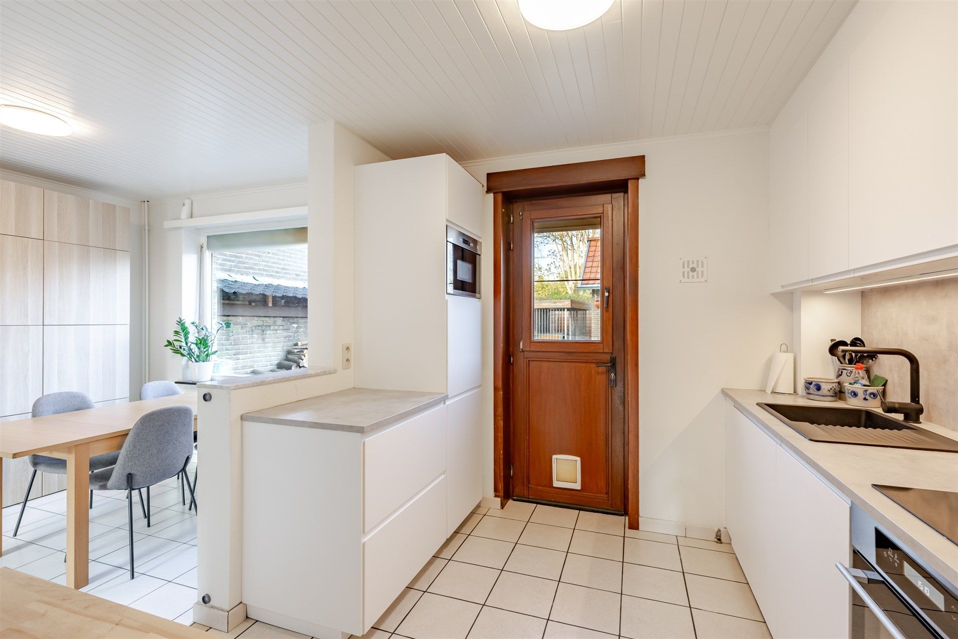 Instapklare woning met 2 slks, tuin en achteruitweg foto 8
