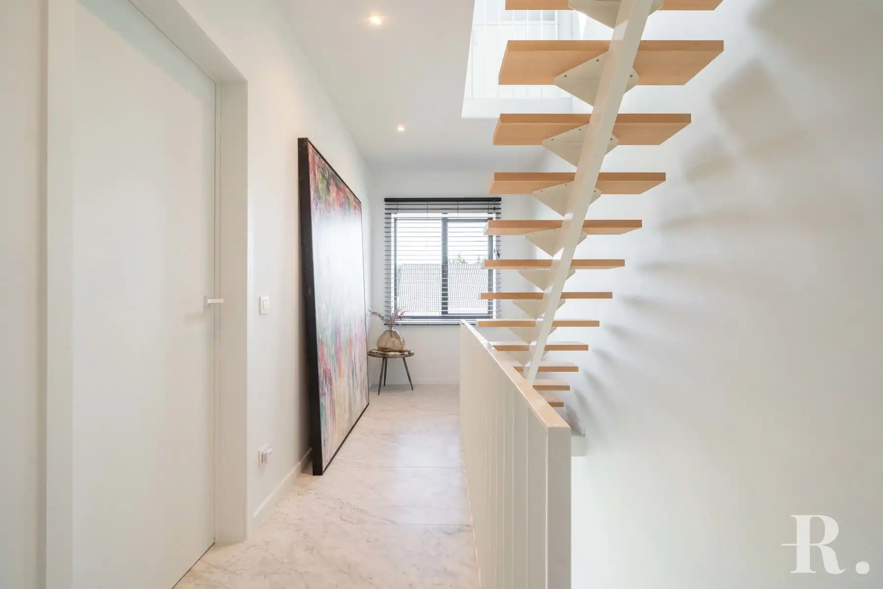 Instapklare woning met alle luxe en zwembad op goede locatie foto 17