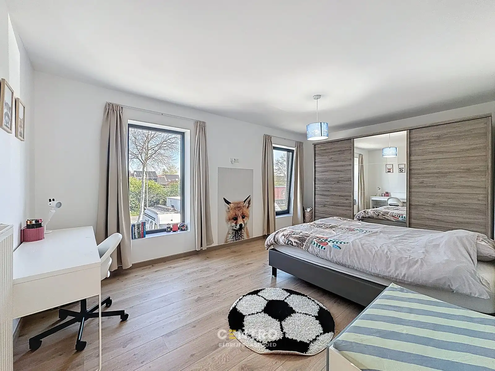 Instapklaar BEDRIJFSGEBOUW (bj. 2009) bestaande uit geïsoleerde MAGAZIJN, KANTOREN en een luxueus afgewerkte LOFT-APPARTEMENT op verdieping. Op bedrijventerrein "Oude Barriere" te Diksmuide. foto 18