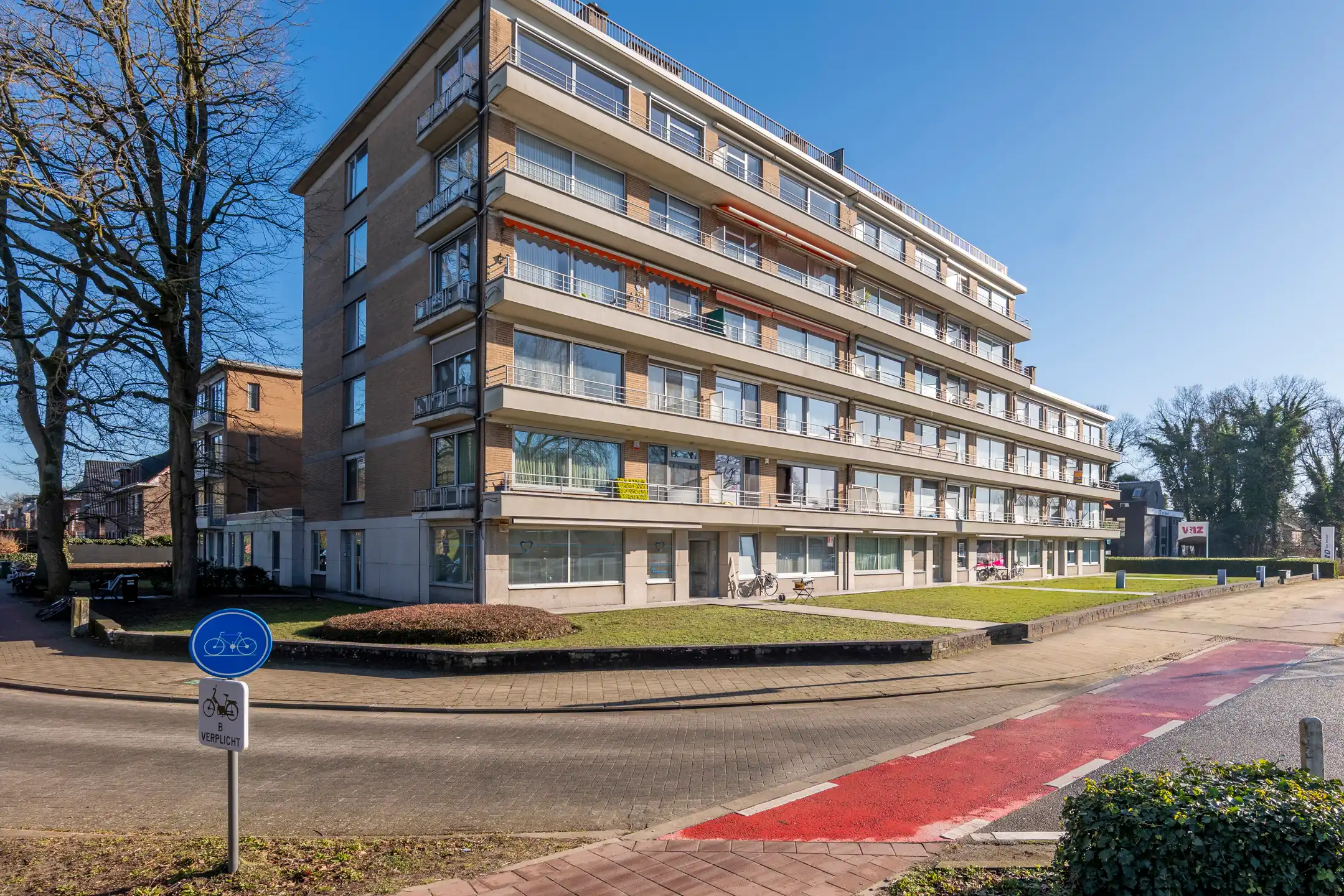 TE KOOP: In residentie "Hoge Locht" - autostaanplaats foto 4
