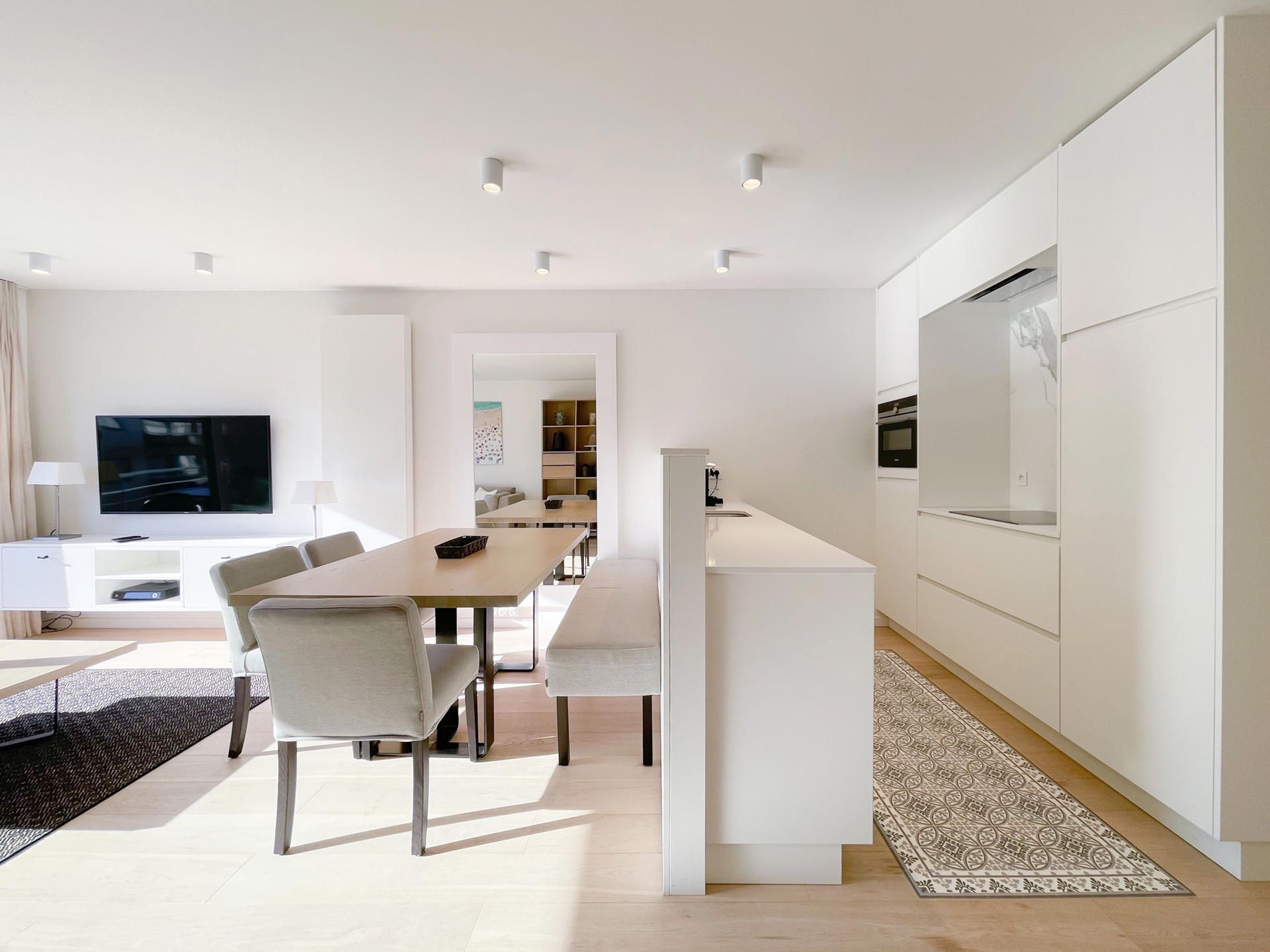 Zonnig en recent gerenoveerd appartement op topligging foto 11