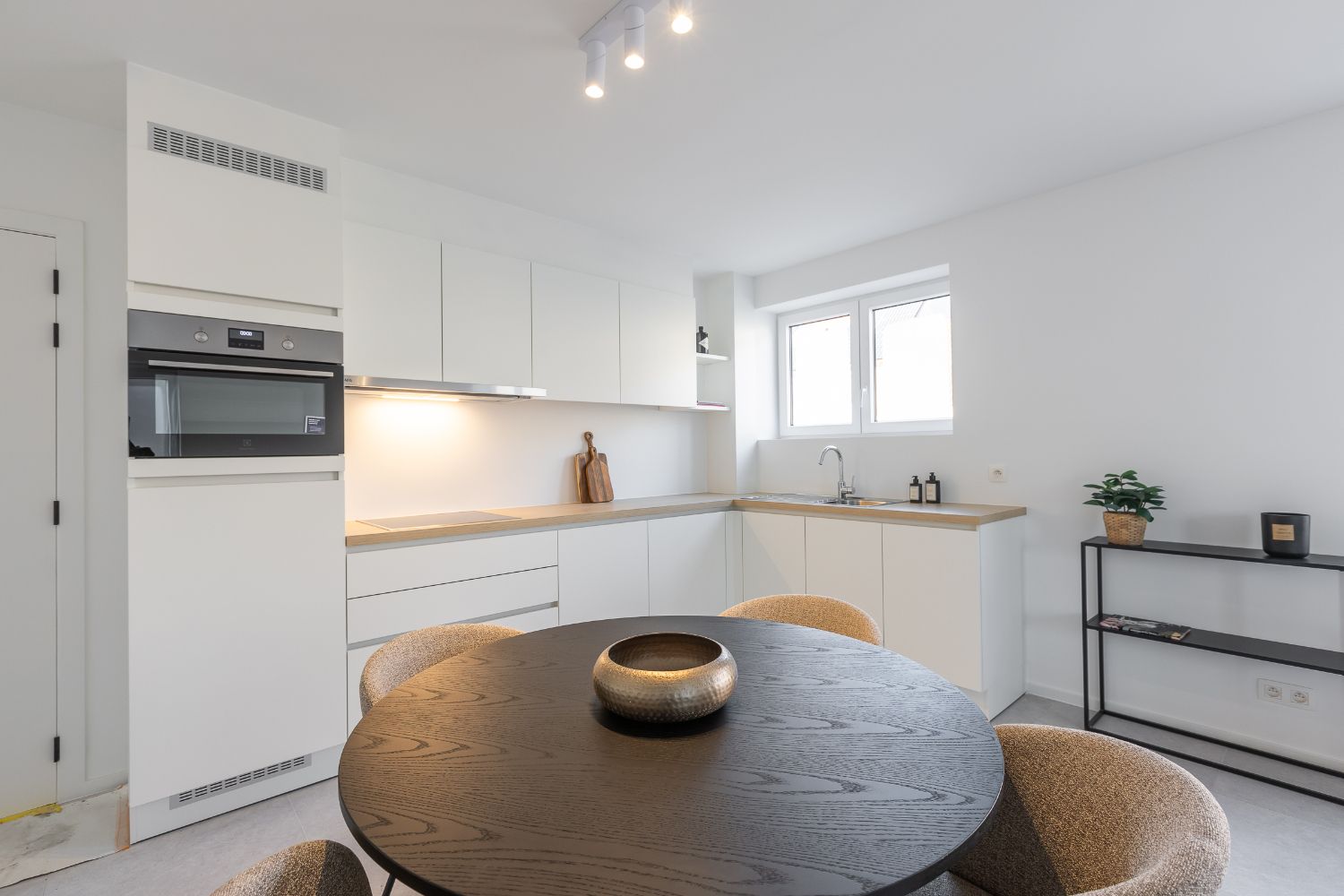 Gerenoveerd twee slaapkamer appartement foto 3