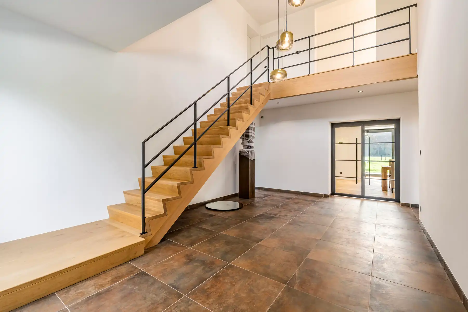 Gerenoveerde villa in een groene omgeving nabij alle invalswegen foto 3