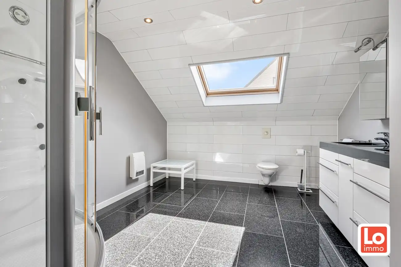 Instap klare open woning met inpandige dubbele garage én zwembad op een rustige locatie nabij het centrum van Zaffelare! foto 32