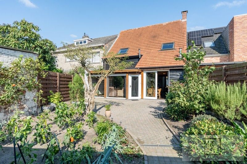 Prachtig, authentiek gerenoveerde woning met 4 slaapkamers foto 22