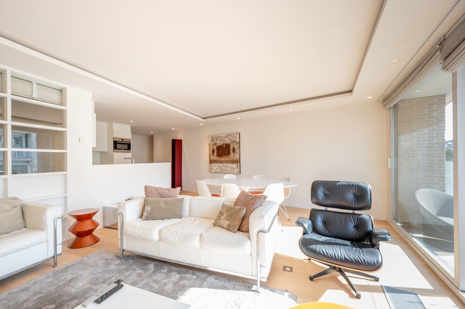 Hedendaags appartement genietend van een open zicht, centraal gelegen op de Kustlaan in het Zoute. foto 3