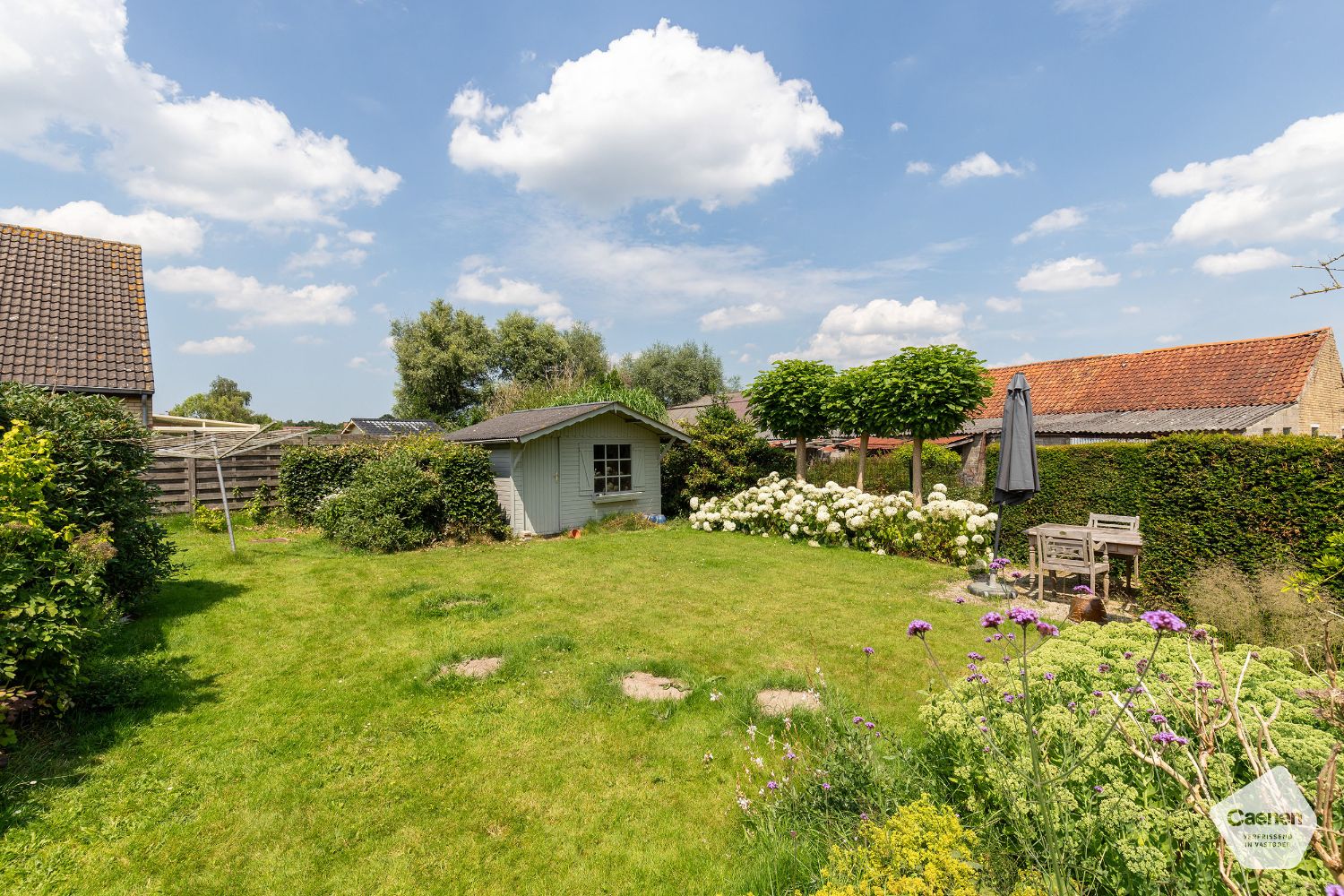 UNIEKE VRIJSTAANDE BUNGALOW op TOPLOCATIE in residentiële wijk met 3 slaapkamers en mooie TUIN! foto 7