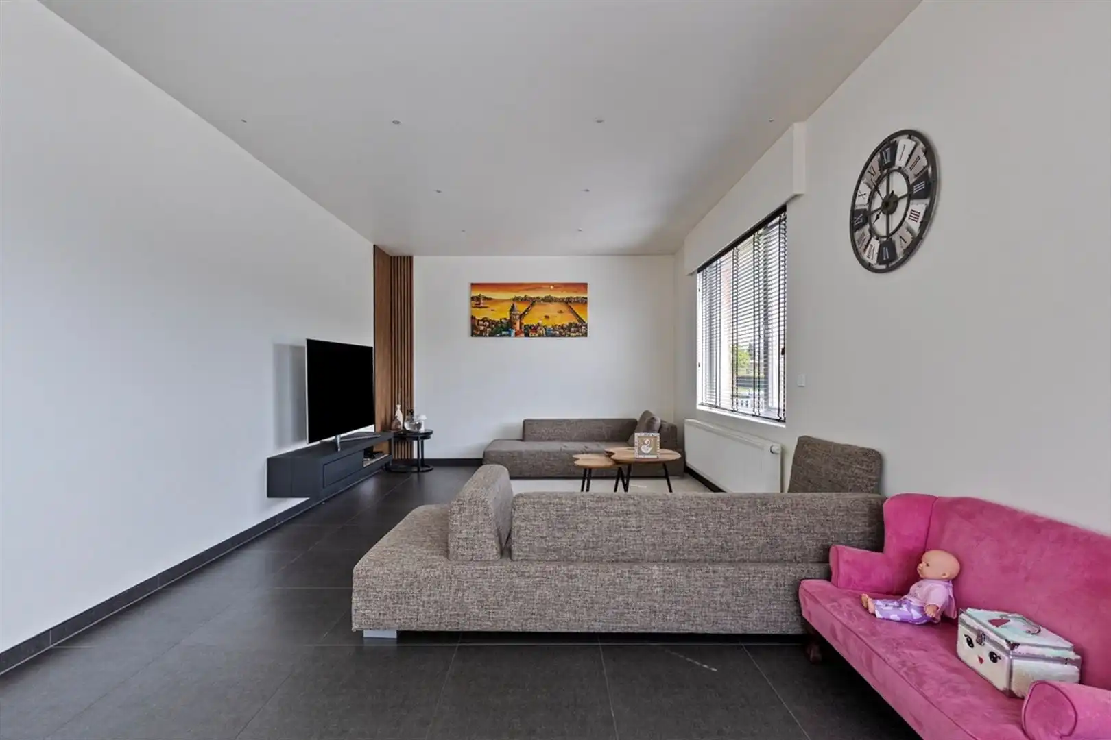 Instapklare open bebouwing op 480 m² met 3 slaapkamers en 2 badkamers. foto 4