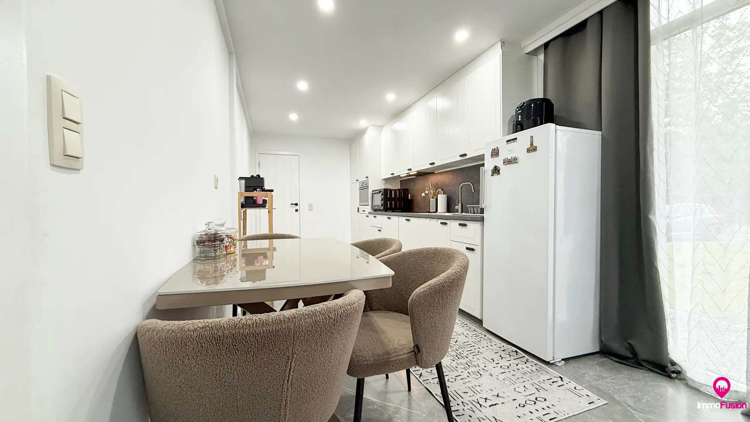 Gerenoveerde woning met 3 slaapkamers en ruime tuin! foto 8