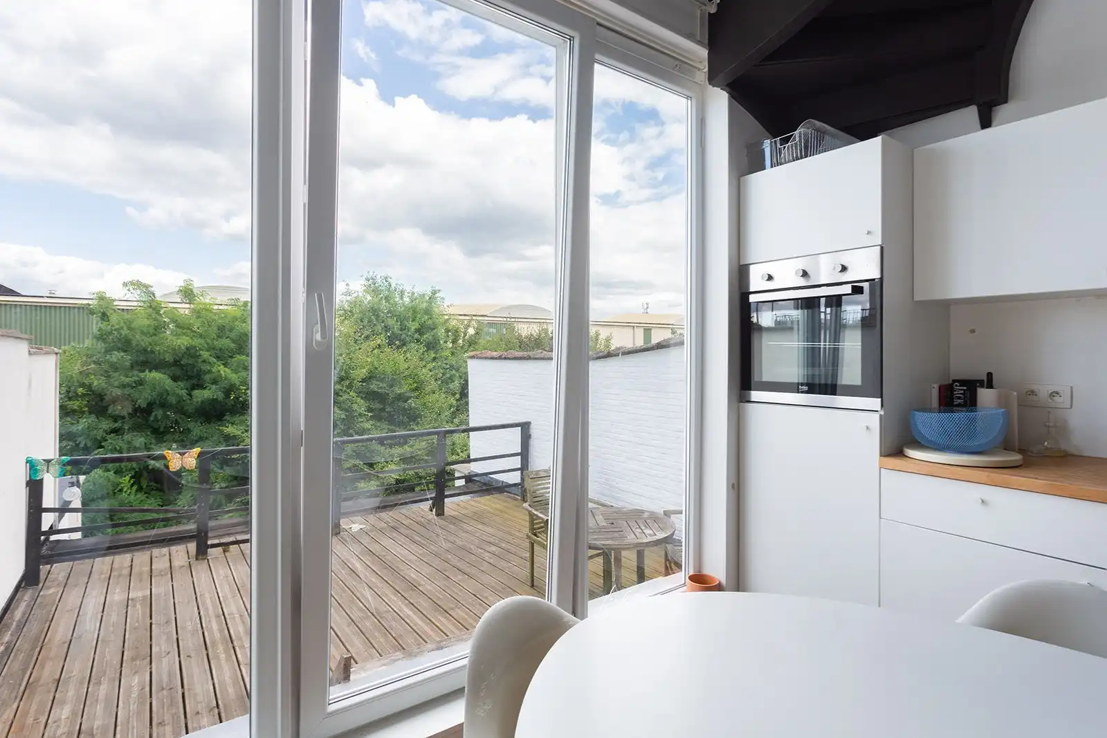 Recent gerenoveerd appartement met terras foto 8