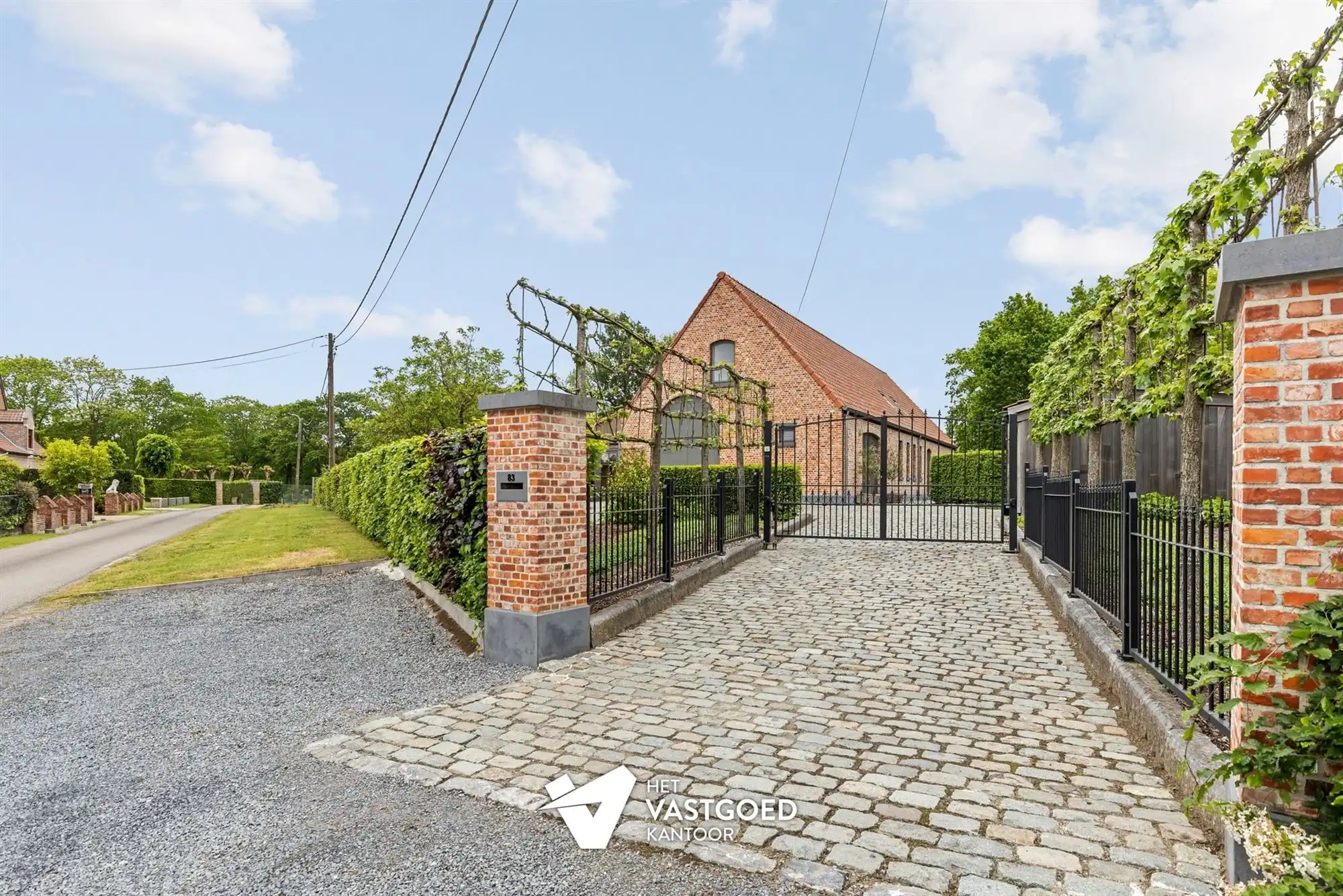 SUPER KNAP GERENOVEERDE HOEVE OP PERCEEL VAN 2344M² TE MEERHOUT foto 2