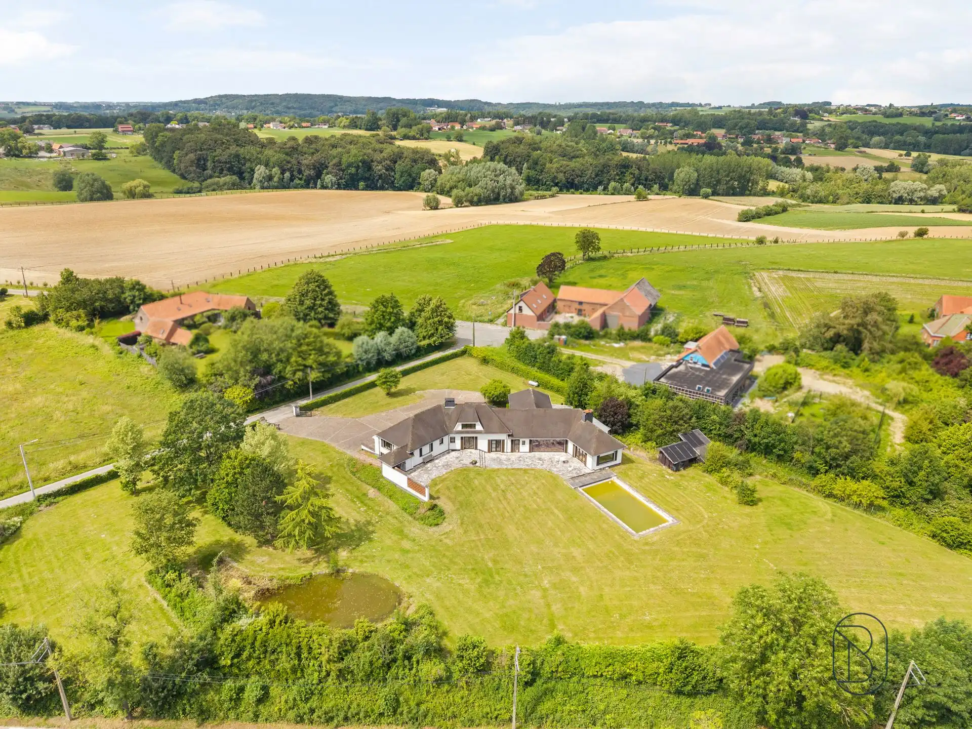 Statige villa met zwembad en uniek uitzicht op 6.401m² foto 3