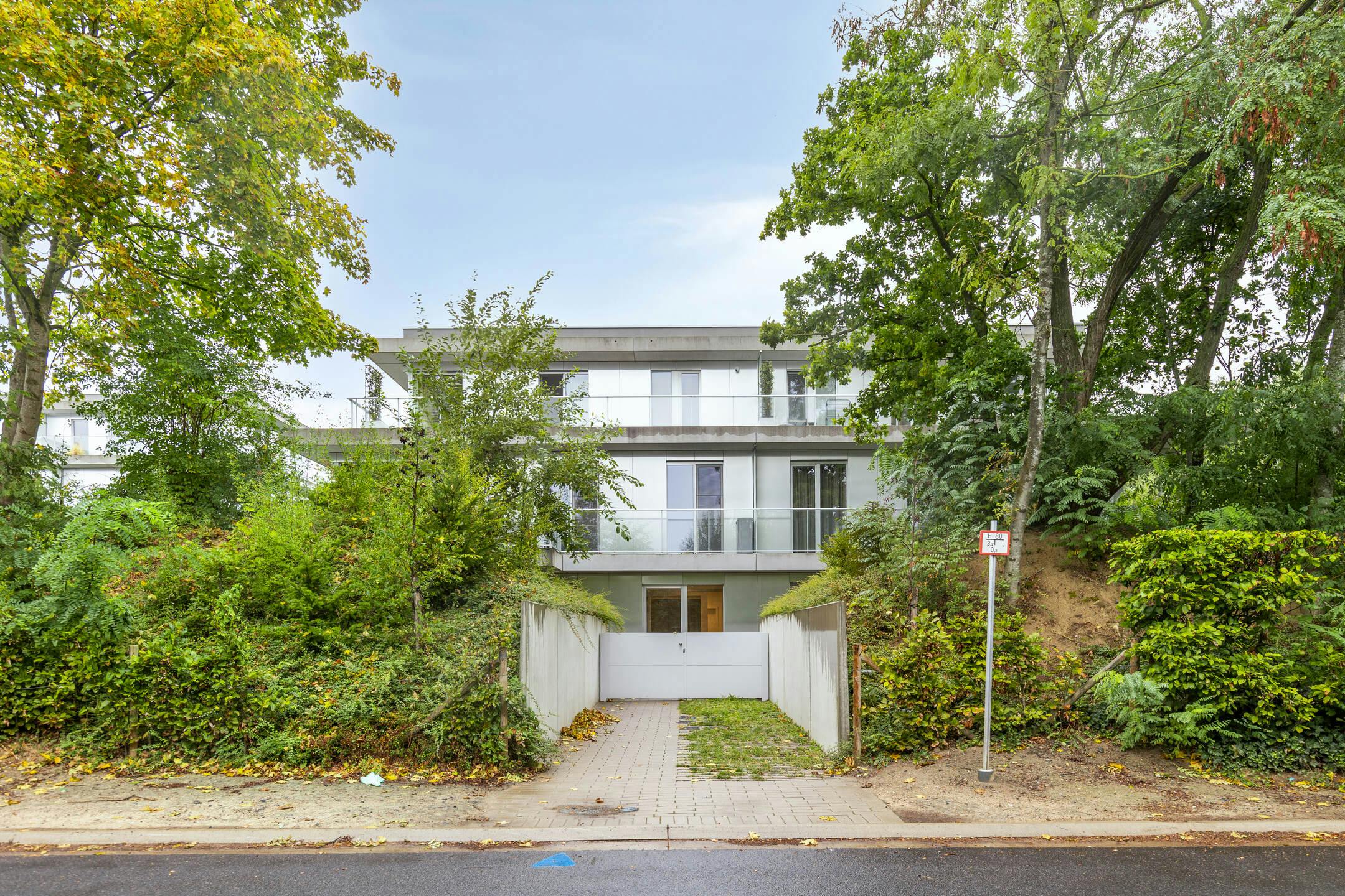 Instapklaar appartement in parktuin nabij hartje Roeselare! foto 15