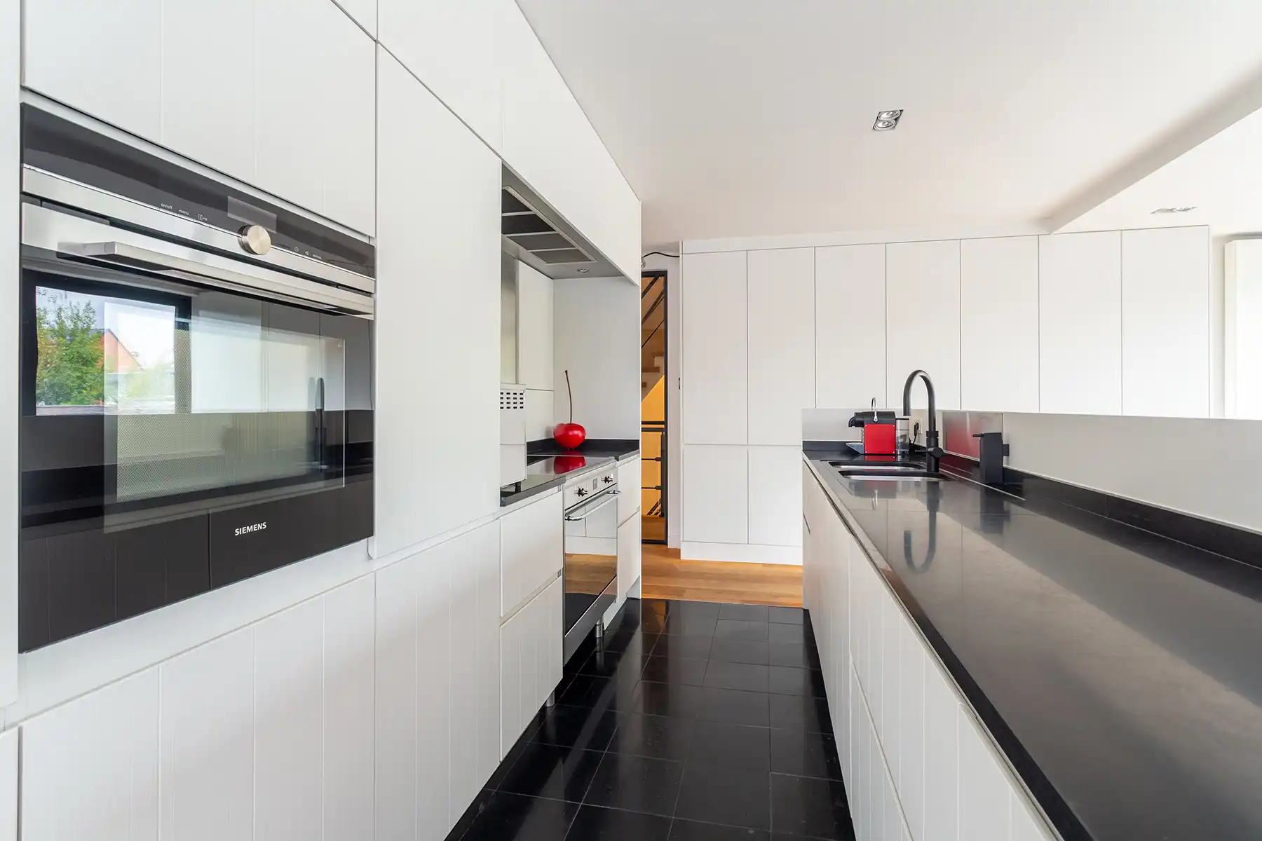 Uitzonderlijk 3 slpk duplex gelegen te centrum van Hove! foto 9