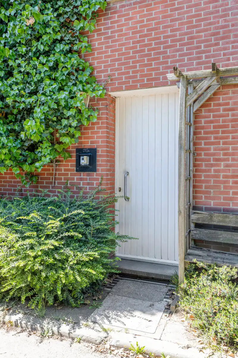 WONING MET BURELEN EN MAGAZIJN TE TONGEREN LANGS N79. foto 45