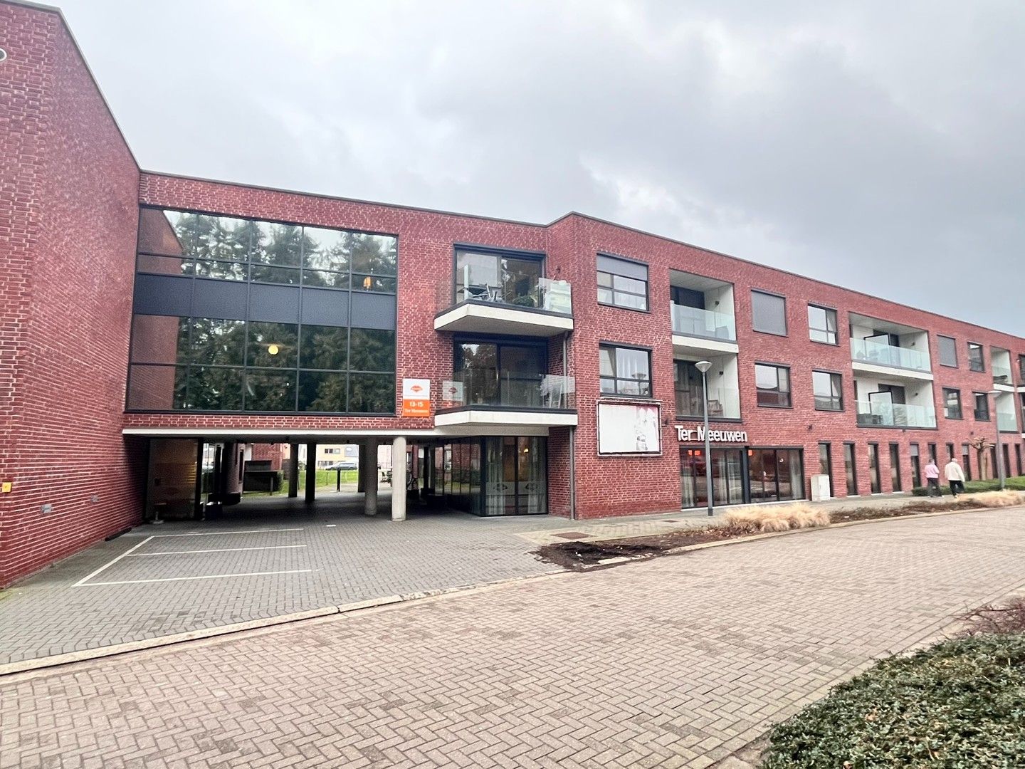 Gelijkvloerse assistentiewoning - serviceflat - gelegen in het centrum van Meeuwen (Oudsbergen). foto 1