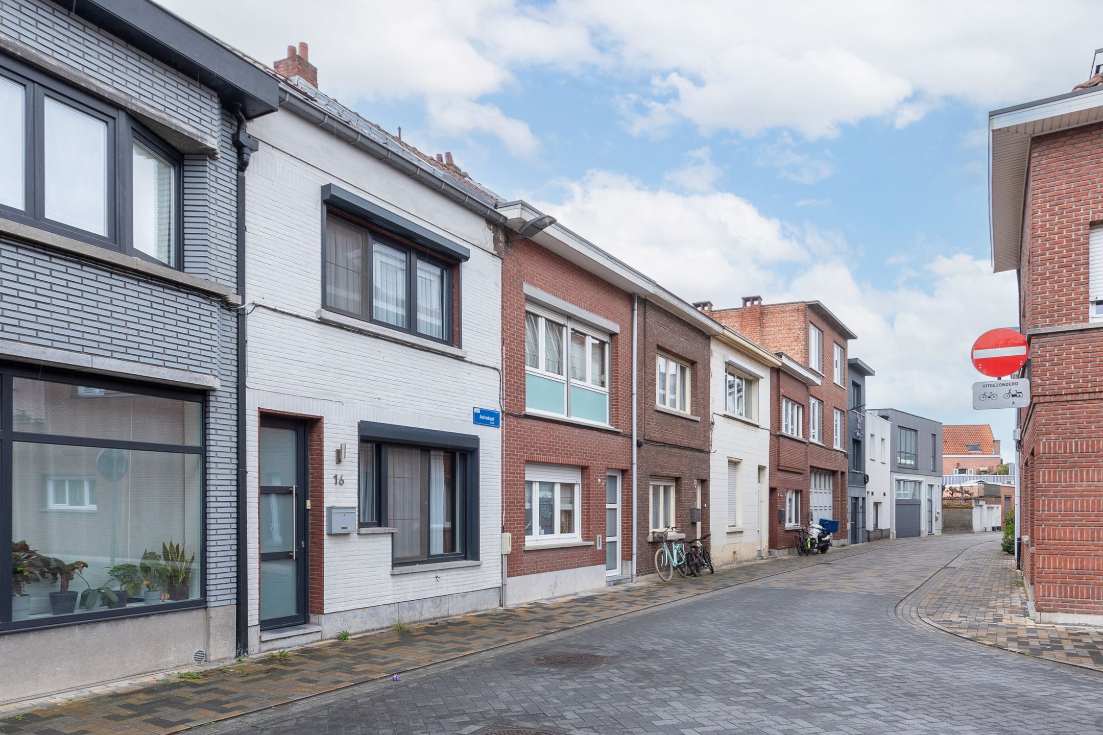 Instapklare starterswoning in centrum Boom foto 19