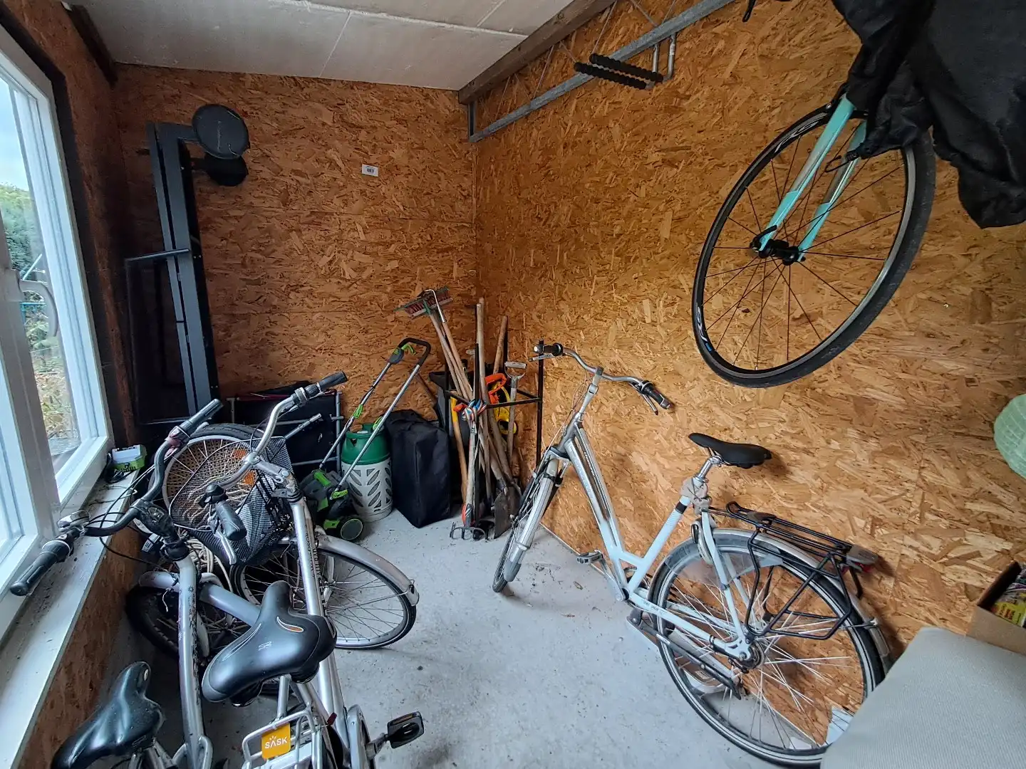  Halfopen woning te Sint-Kruis! foto 17