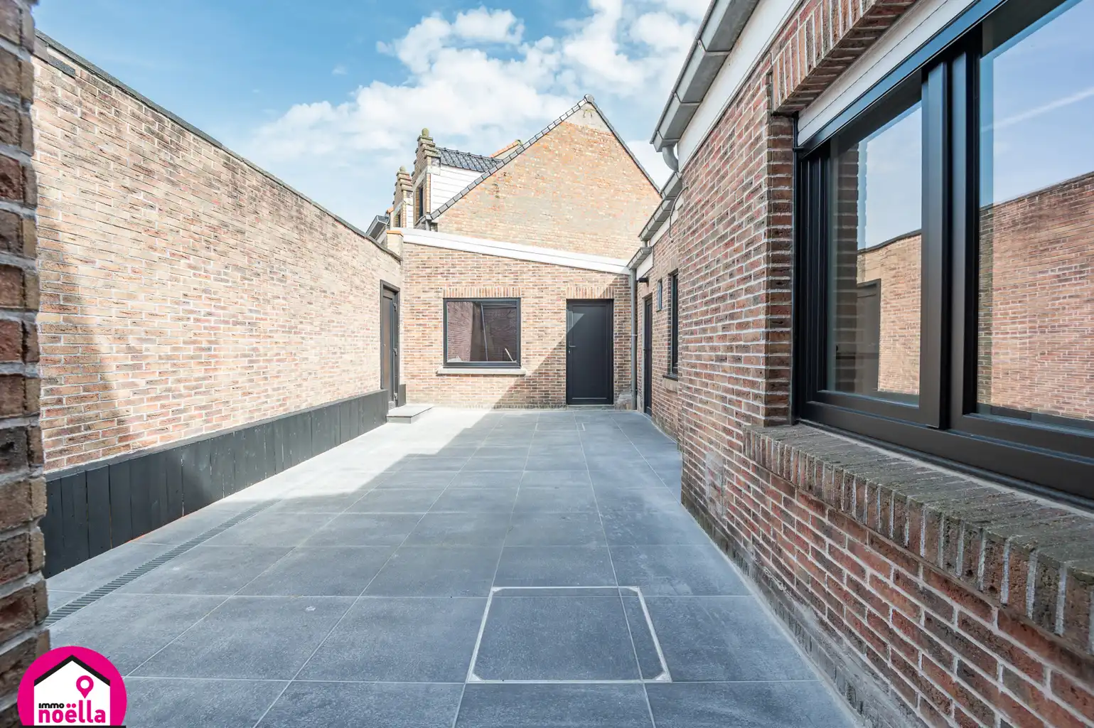 Half open bebouwing met garage en berging foto 23