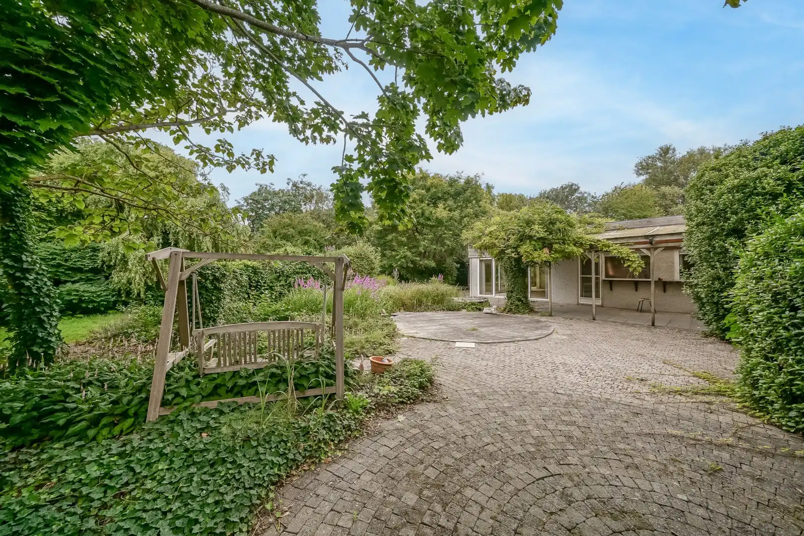 Winkelruimte met magazijn en woonst te Oostende foto 29