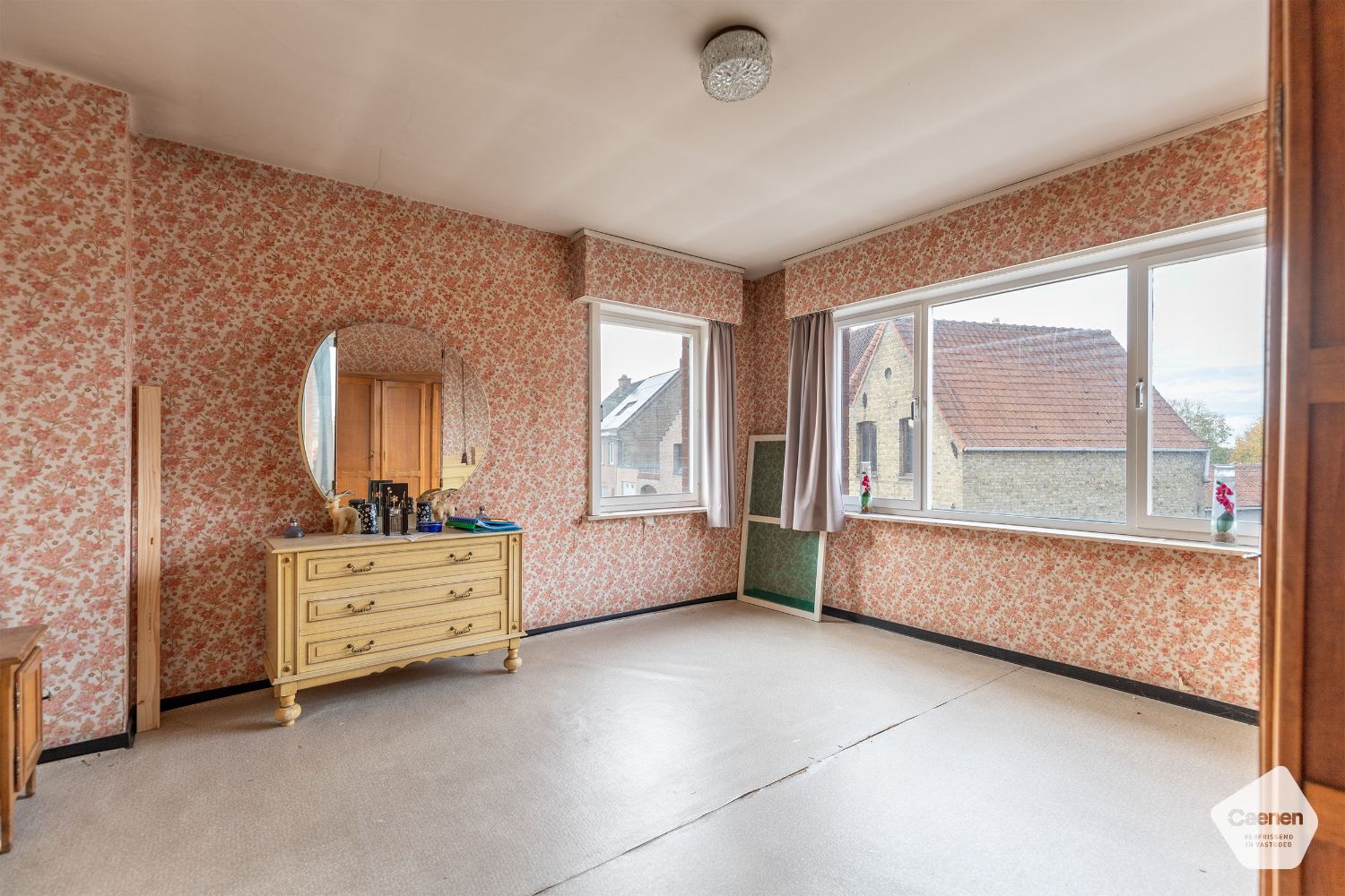 TE RENOVEREN HALF-OPEN WONING MET GARAGE EN 3 SLAAPKAMERS foto 13
