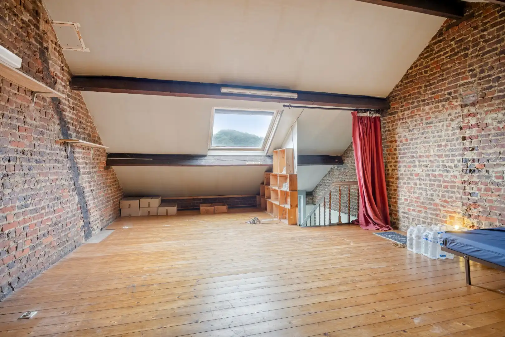 Ruime woning met kelder, zolder en tuin in Kessel-Lo! - EPC 443 kWh/m² - bewoonbare opp. 205 m² foto 23