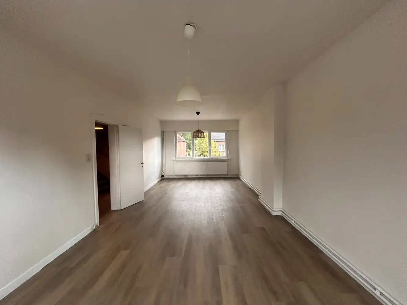 Lichtrijk appartement met 2 slaapkamers en bureau vlakbij openbaar vervoer en invalswegen foto 4