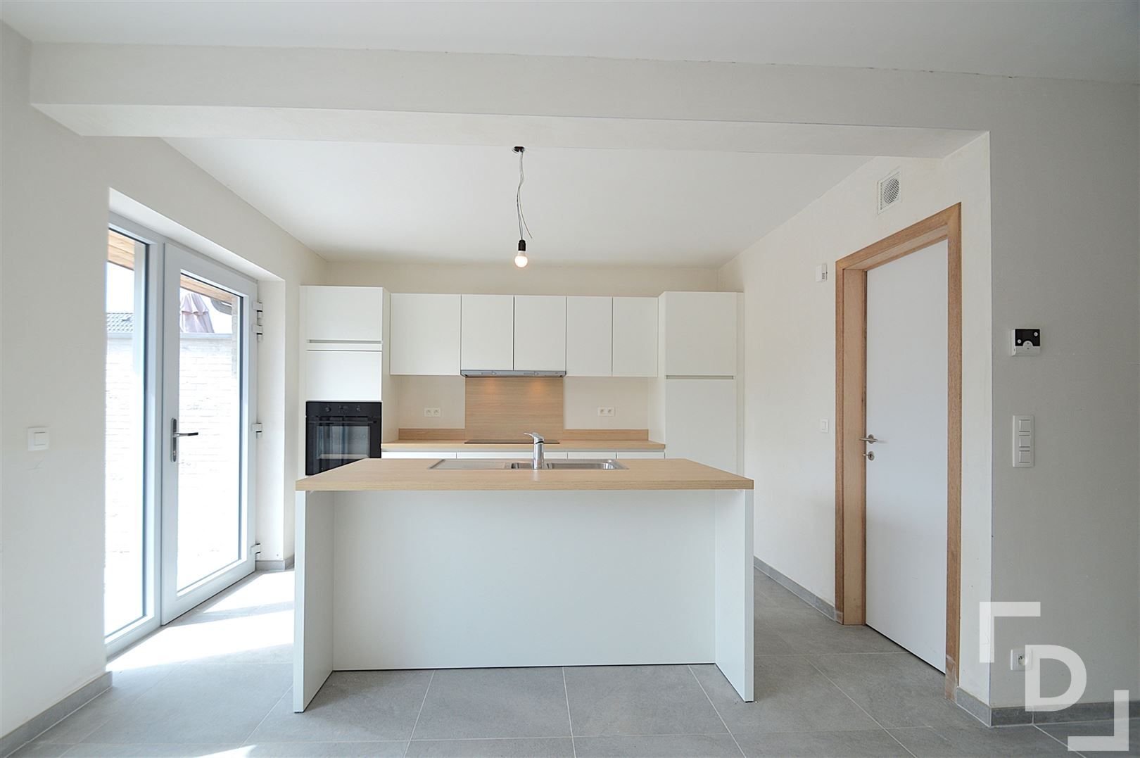 Nieuwbouwwoning met carport te huur in Wijtschate. foto 4