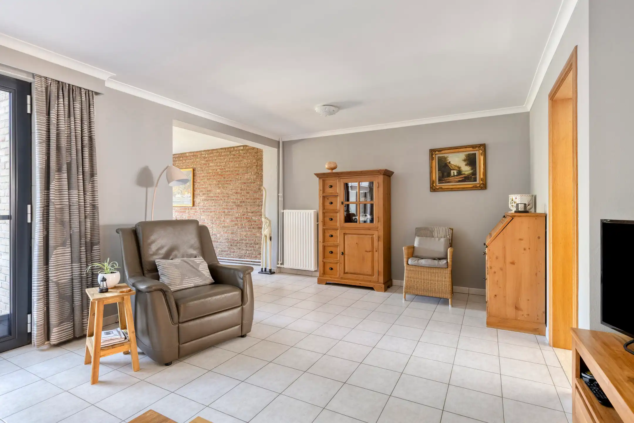 Lichtrijke 3-gevelwoning met garage op uitstekende locatie! foto 4